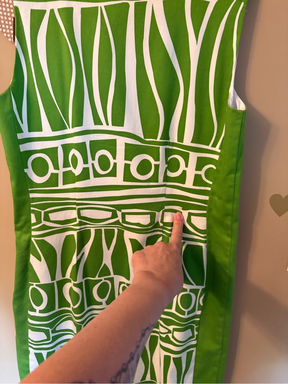Chetta B Green and White Geo-Print Sleeveless Shift Dress - Picture 9 of 10